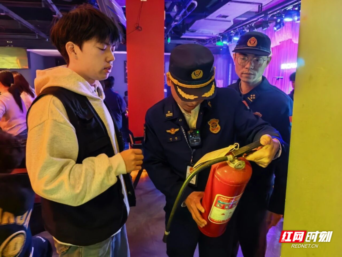 湘潭消防紧盯重要节点 持续开展消防安全夜查行动