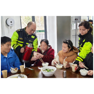 大巴故障滞留高速 湘潭高速为41名司乘人员送温暖