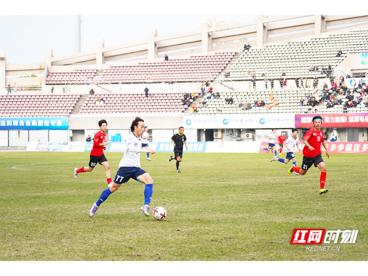 视频丨绿茵驰骋激战酣 市集年味满岳塘
