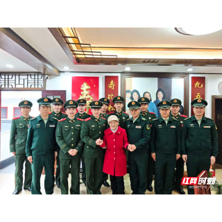武警湘潭支队春节前夕看望慰问驻地爱国拥军模范和烈士亲属