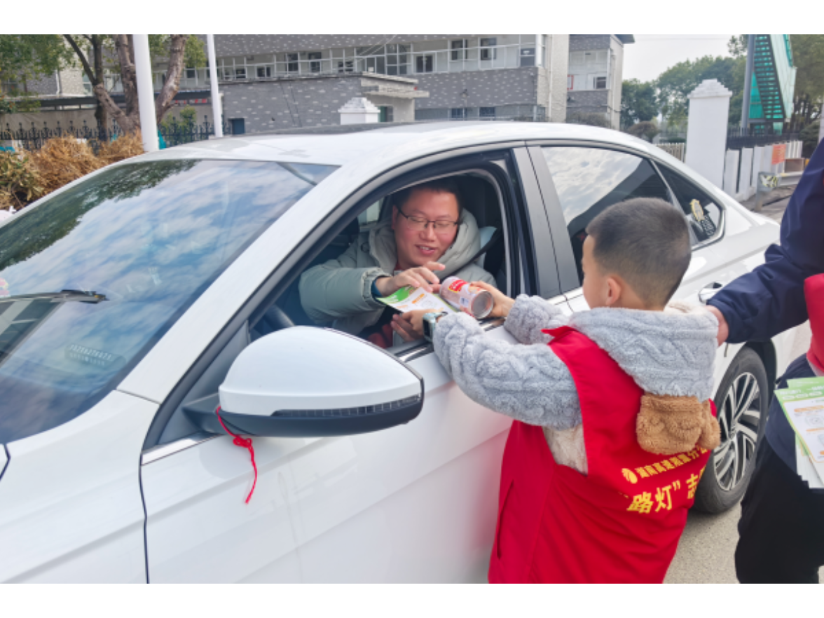 “路灯”暖归途 湖南高速湘潭分公司开启2026年春运护航模式