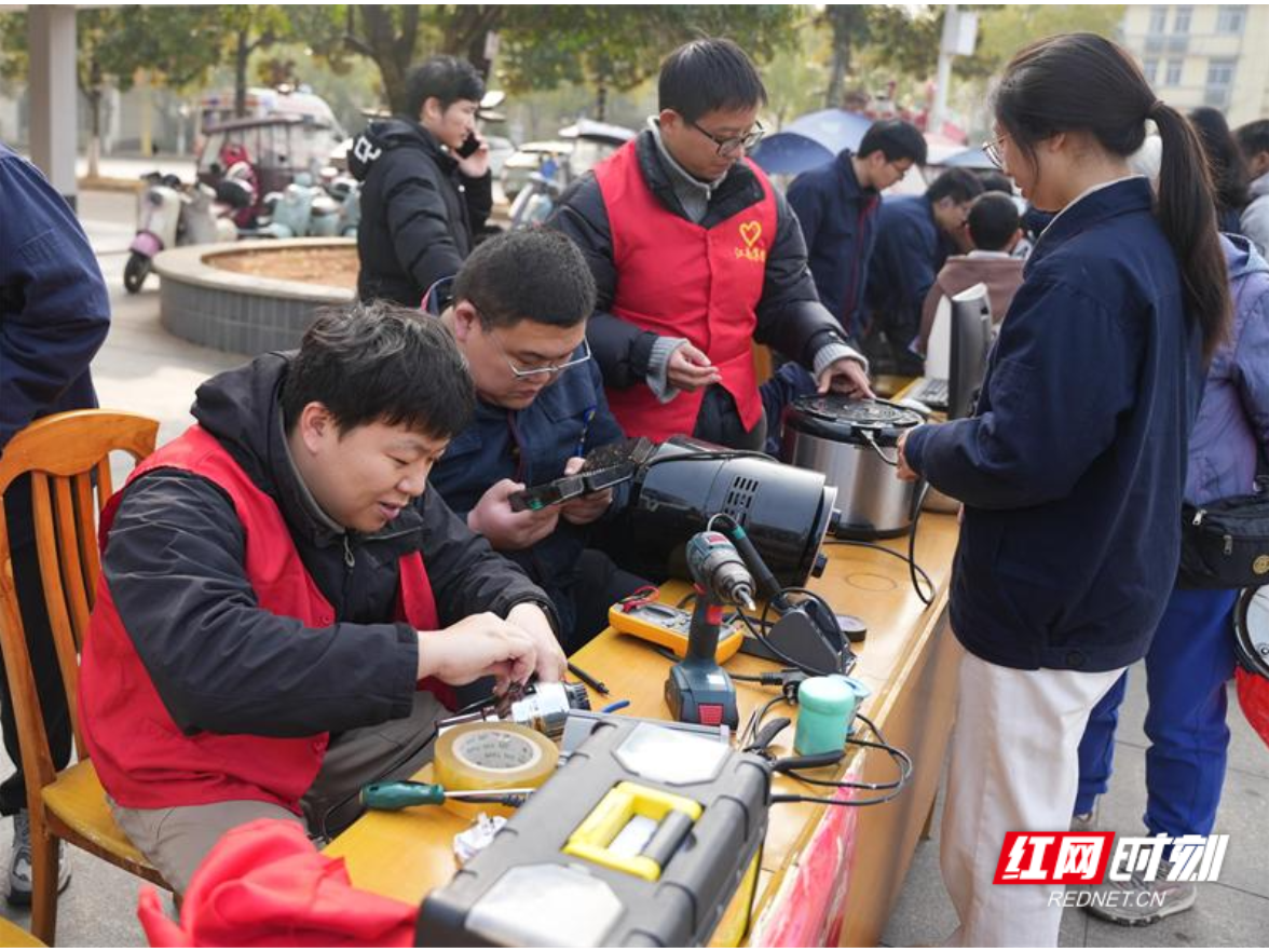 江南工业集团开展“建美好江南”系列学雷锋活动