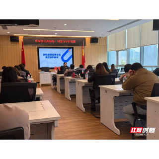 岳塘区税务局精准辅导助办税 诚信纳税促发展