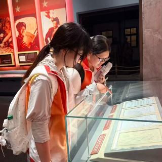 湘潭大学马克思主义学院“赤心向国·薪火韶乡”暑期社会实践团赴韶山开展调研