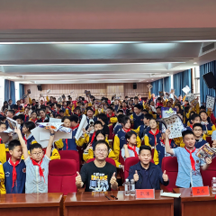 坦克叔叔走进桂阳县蓉峰完小 点亮阅读写作之光