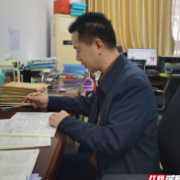 三尺讲台守初心 卅载耕耘铸师魂  —— 记北湖实验优秀教师贺平