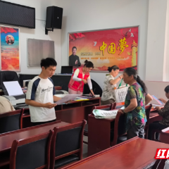 苏仙区五里牌镇开展公益免费拍照志愿服务活动