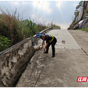 安仁县：民兵一线排险 筑牢防汛“安全堤坝”