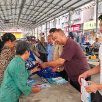 永兴县洋塘乡：赶集日摆摊话禁毒 筑防线护无毒家园
