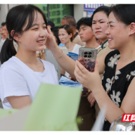 组图 | 加油!临武县2834名学子奔赴考场