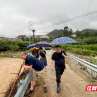 资兴市清江镇上里村:雨停人不停 干群齐心清淤保整洁