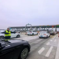 小年迎高峰 全力保畅通 长沙观音岩中心收费站迎战春运首波车流高峰