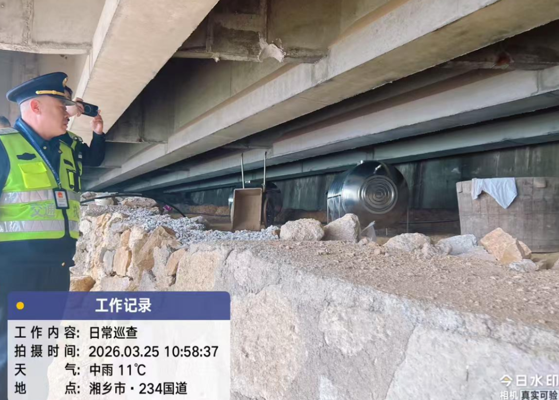 桥下空间用不得！ 湘潭多部门快速处置高速桥下违法搭建行为