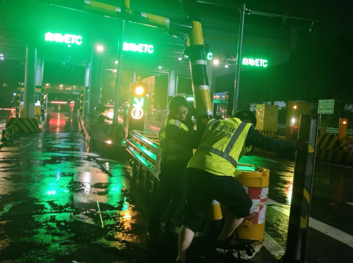 长沙星沙收费站:暴雨中的“她”力量