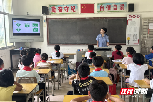 “校园宣讲+村组入户”  郴州高速联合高速交警开展安全宣传活动