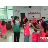 永兴县鲤鱼塘镇:留守儿童走进自然课堂 树叶枝条拼出童趣世界