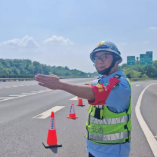 无惧60℃路面高温 衡邵高速路管员坚守一线护航暑运平安