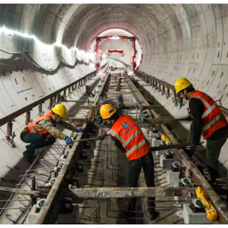 车站封顶、隧道掘进，长沙地铁7号线、长浏快线、4号线北延线等多条线路加紧建设