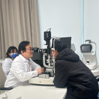 爱尔眼科邢怡桥:半生匠心守眼底,一生躬耕护光明