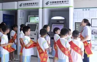 寓教于乐学理财！邮储银行长沙市直属支行开展小小银行家公益活动