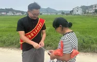中国太保产险岳阳中支走进田间地头 开展乡村金融知识宣传活动