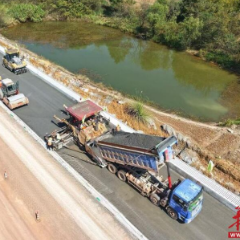 抢抓晴好天气,G4株耒扩容工程全力推进路面结构层施工