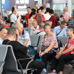 购“敬”字车次自动享9折 老年旅客线上线下均可办理