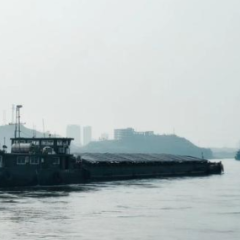 “慧眼”识险！衡阳航道高效救助搁浅货船