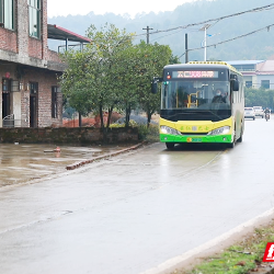 安仁：通村公交全覆盖 全县共有44条线路143台公交