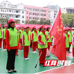 郴州市三完小：党建带队建，争当“河小青”