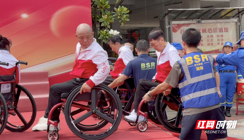 残障人表演.png 残障人表演.png