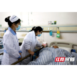 邵阳市中西医结合医院：医强技巧服人心 患者感激送锦旗