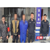 为争摊位两群众剑拔弩张，宝庆大叔耐心调解握手言和