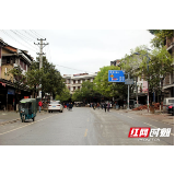 绥宁关峡乡:“马路市场”搬迁 摊清车顺路畅