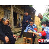 大祥公安开展上门办证服务 助力精准扶贫