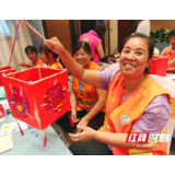 邵阳市双清区：58名环卫工人乐享七夕盛宴
