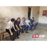 胡奇赴洞口县竹市镇帮扶深度贫困户