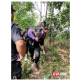 感动！新宁城管率先纵身入水 众人合力营救溺水父女