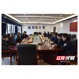 新邵县公安局春节前慰问困难民警