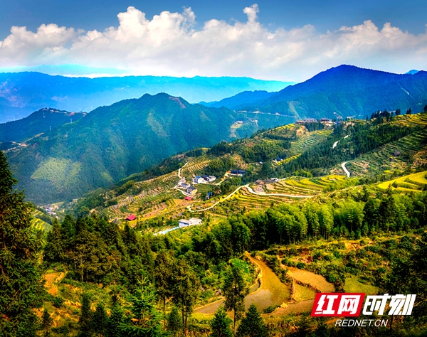 错落有致，令人惊叹的梯田景观，创造了独具特色、灿烂辉煌的“稻作文化”与“花瑶文化” 。
