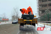 组图丨铲冰除雪保畅 邵阳交通人始终坚守在一线