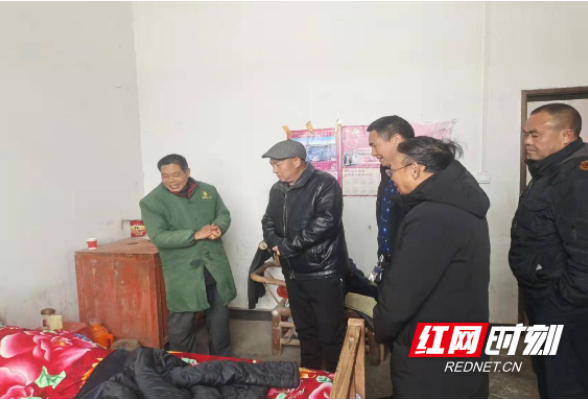 武冈市迎春亭街道：以雪为令，情暖寒冬