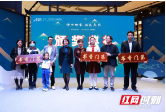 李晃家庭荣获深圳龙岗“十大书香门第”称号