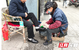 从业十三年的擦鞋人 谈新邵城乡“蝶变”