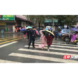 又是一年“开学季”邵东公安开启“护学模式”