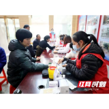 邵东：500名卫生健康志愿者“学雷锋纪念日”踊跃参加义诊活动