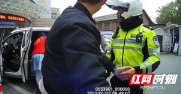 北塔交警：争分夺秒开辟绿色通道，紧急护送老人就医