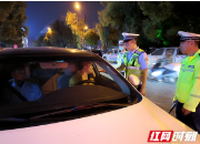 护航“国庆”隆回交警持续开展夜查统一行动