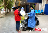 大祥区：上门核酸检测 共织疫情防控“保护网”