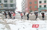 隆回金石桥镇：铲冰雪保畅通